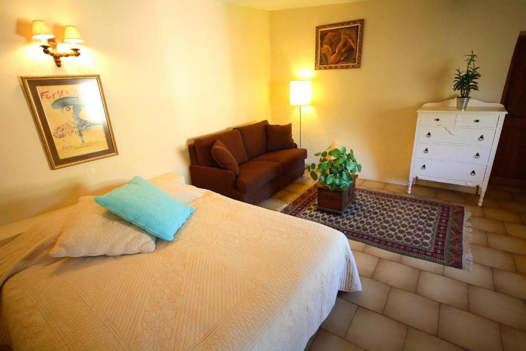 Belle De Nuit Bed and Breakfast Oppède Rum bild